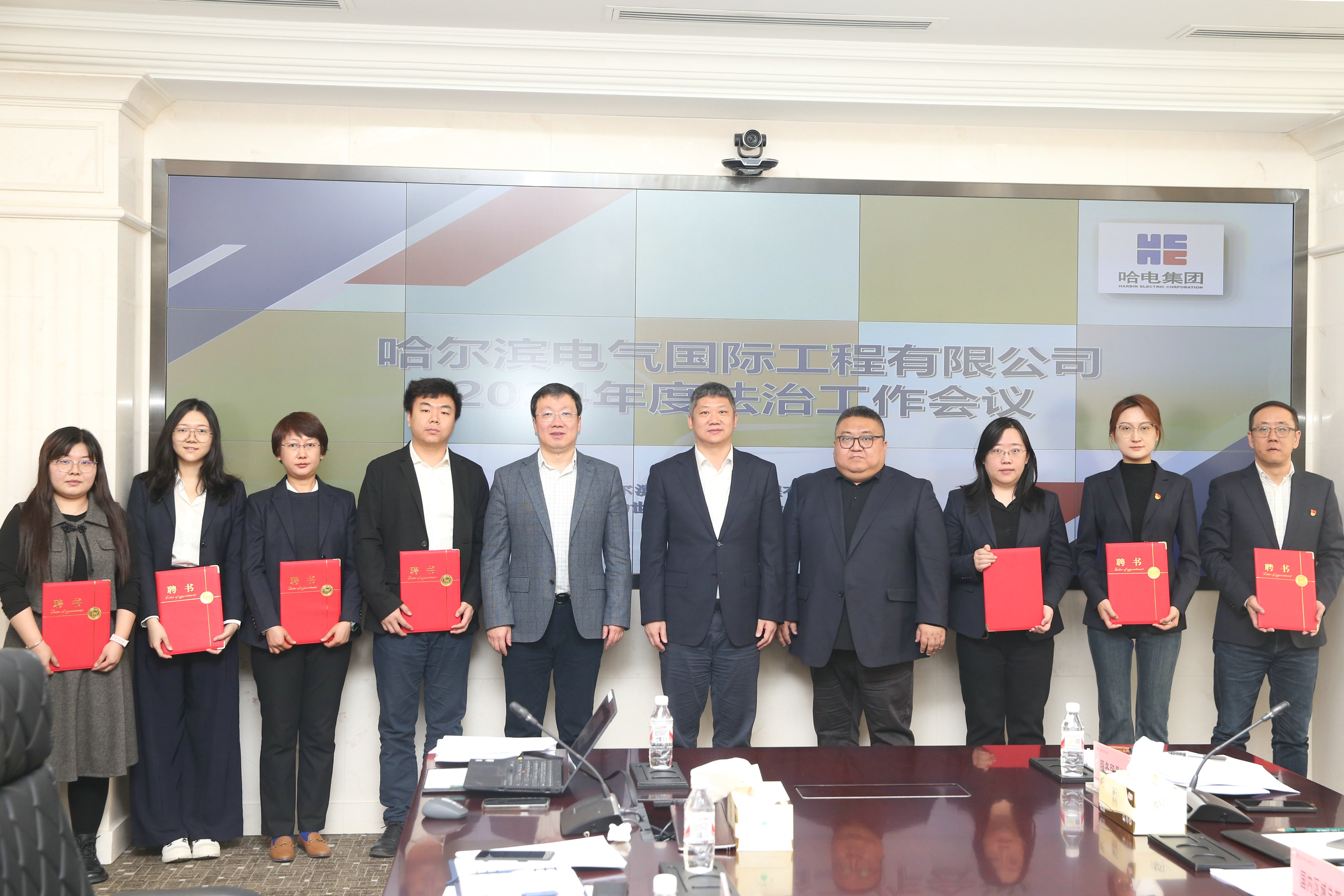 J9国际集团国际为部分重点部门法律顾问颁发聘书.jpg J9国际集团国际为部分重点部门法律顾问颁发聘书.jpg